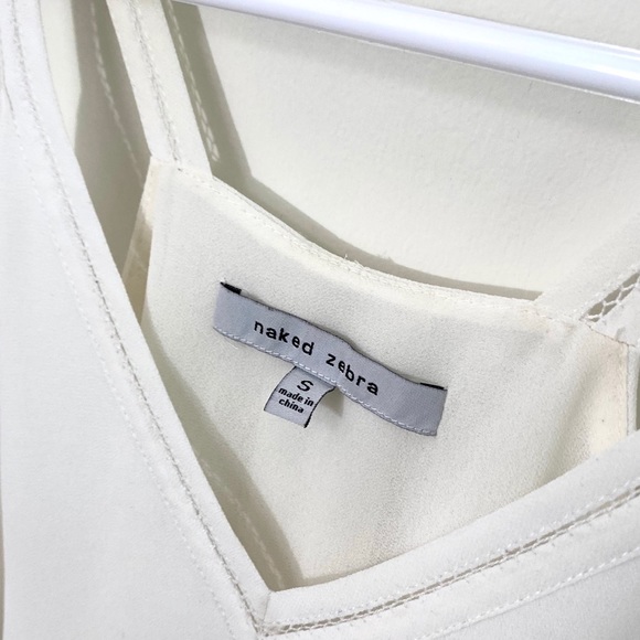 Cute basic white top - Picture 4 of 4